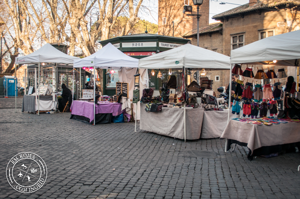 Arts and Crafts Market - A Feirinha de arte e artesanato em Trastevere